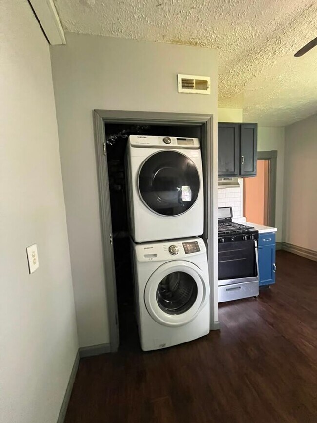 Building Photo - 3926 Decoursey Ave