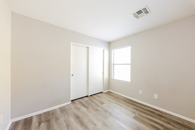 Building Photo - 10309 W Hess St