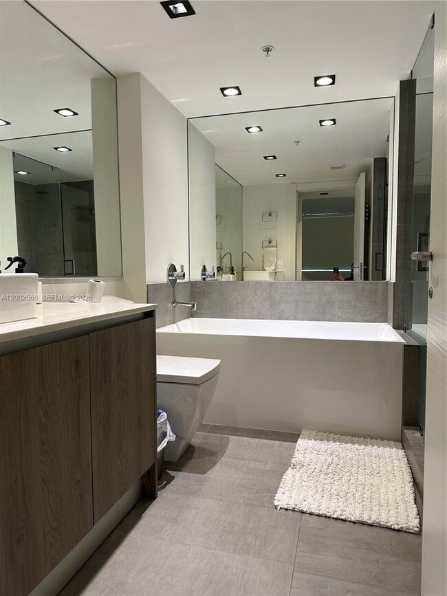 Building Photo - 650 West Ave