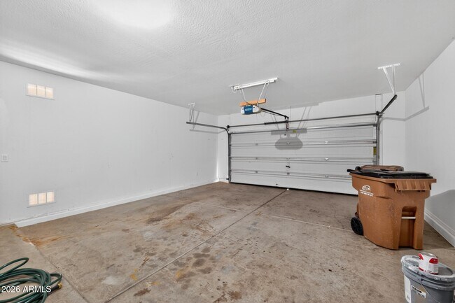 Building Photo - 38248 W Santa Clara Ave