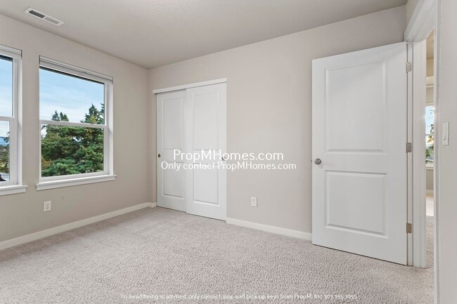 Building Photo - Gorgeous 4 Bedroom in West Linn! - Lovely ...