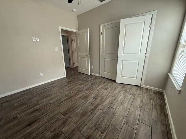 Building Photo - 5800 Sandpiper Ave
