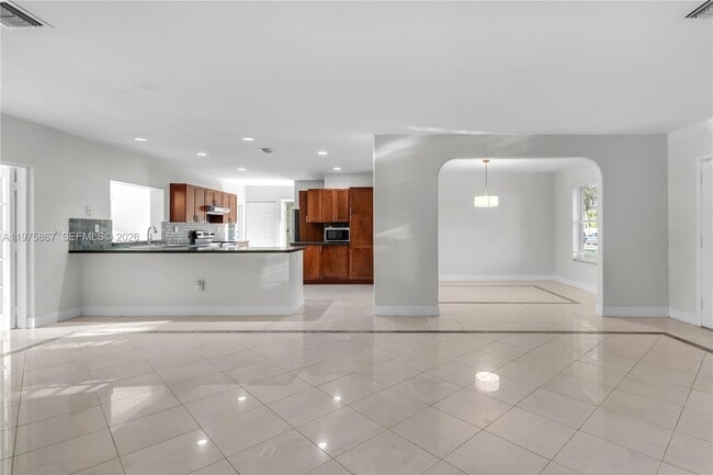 Building Photo - 8700 SW 64th Ave