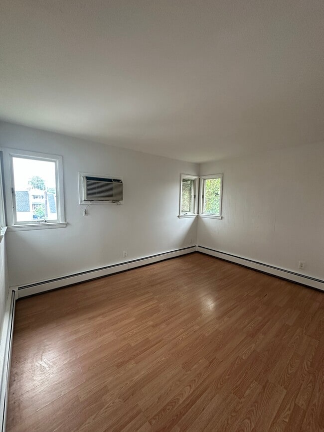 Building Photo - 20 Kipp Ave