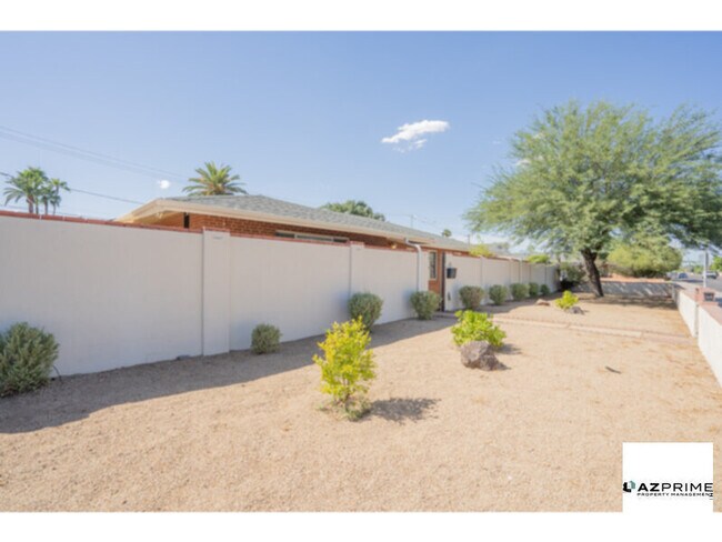 Building Photo - Welcome to your Elegantly Furnished 4/3 Ha...