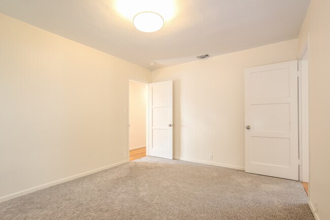 Building Photo - 10821 Cushdon Ave