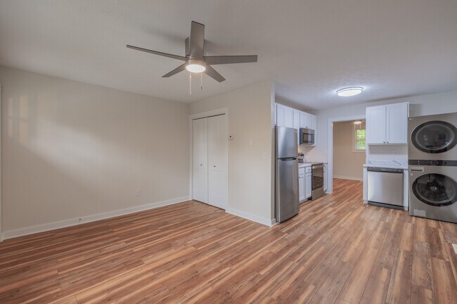 Building Photo - Rollings Hills Apartments