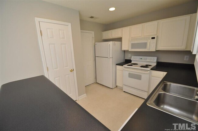 Building Photo - 5909 Rivercliff Ct
