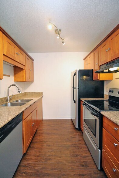 Building Photo - 4232-4232 SE Cesar Estrada Chavez Blvd