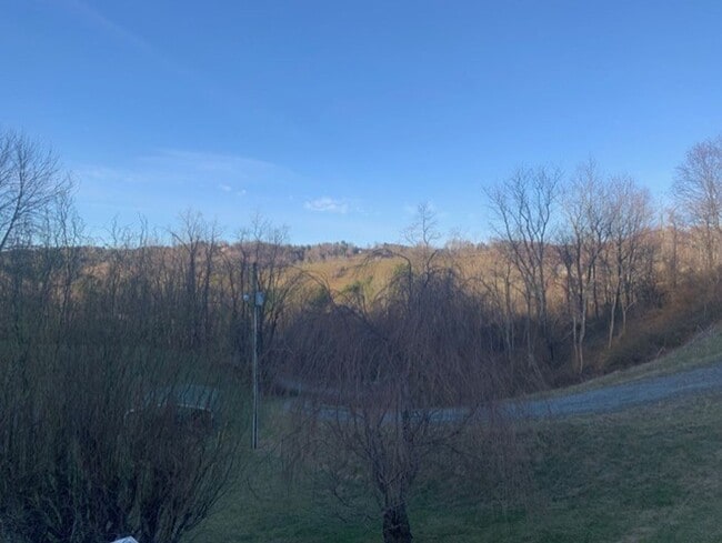 Building Photo - 235 Monarch Ln