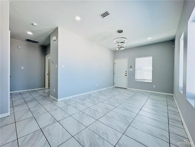 Building Photo - 3913 Bella Costa Dr