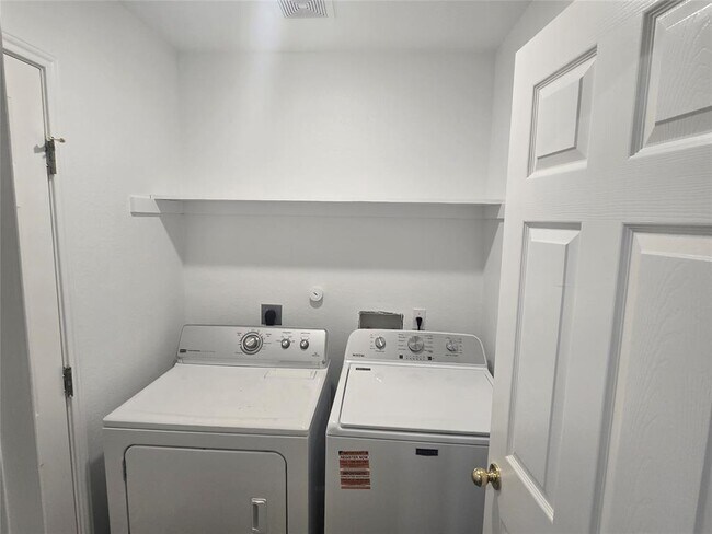 Building Photo - 103 Hummingbird Ct