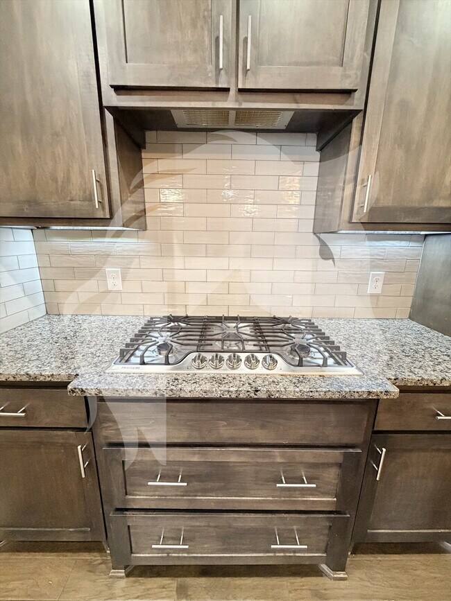 Building Photo - "Stunning 4-Bed Gem with Granite Touch & C...