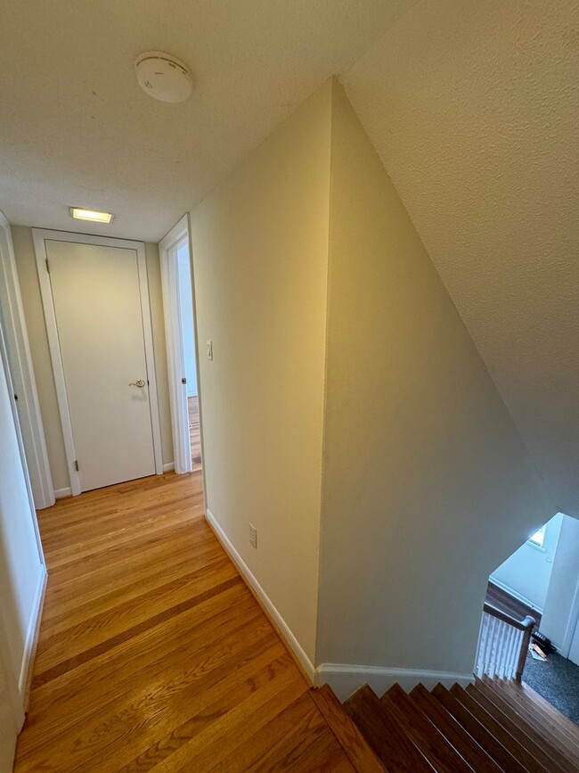 Building Photo - 2BR/2.5BA condo in Champion Court near Cen...