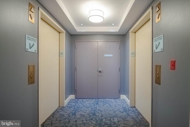 Building Photo - 675 S President St