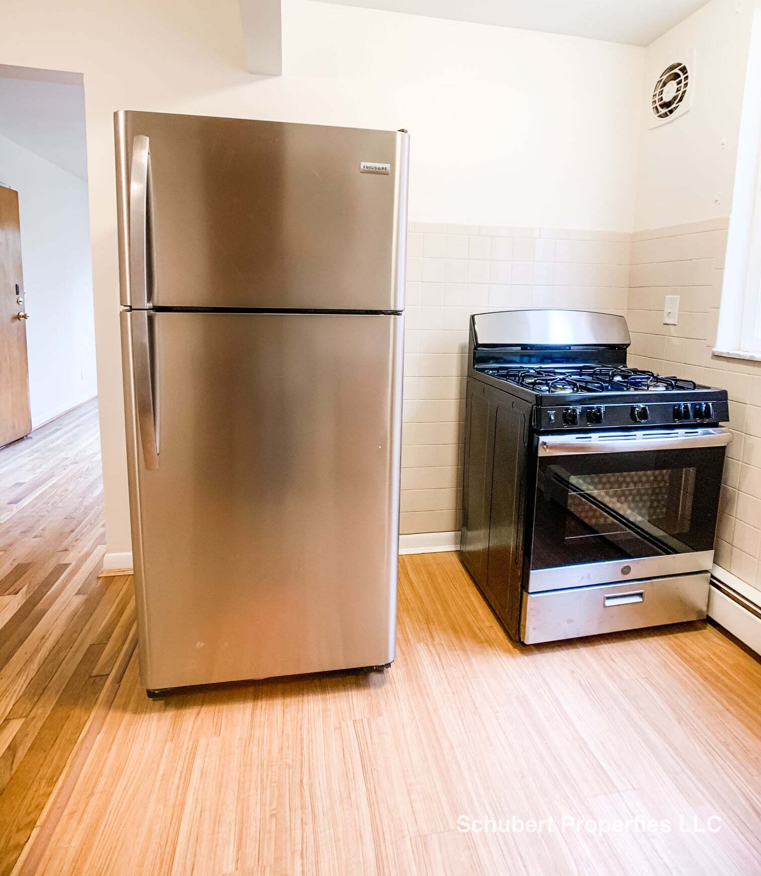 Kitchen #7 - 3154 Schubert Ave