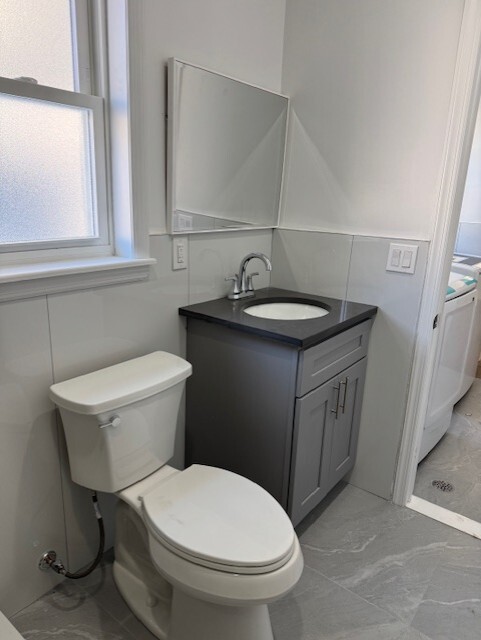 Building Photo - 104 Maple Ave