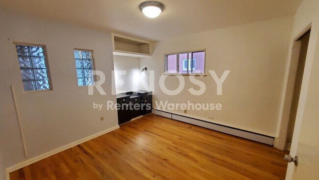 Building Photo - 2225 S Cherry St