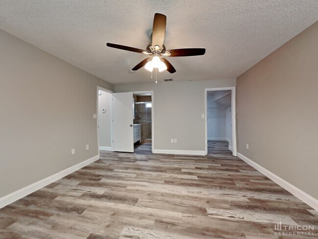 Building Photo - 4356 S Lockwood Ridge Rd