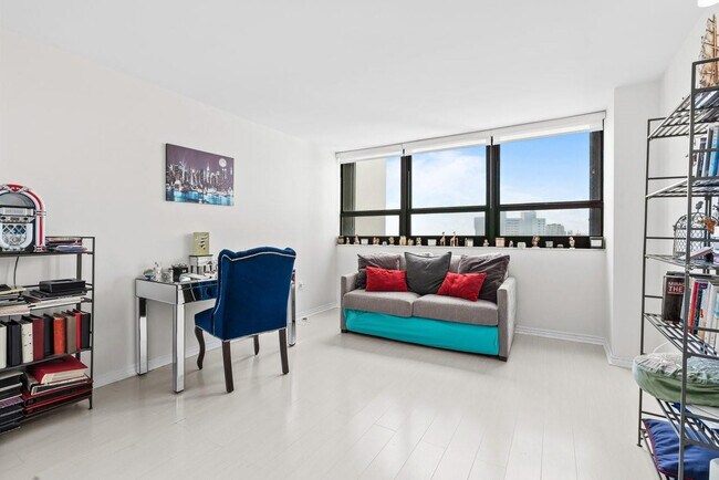 Building Photo - 5600 N Flagler Dr