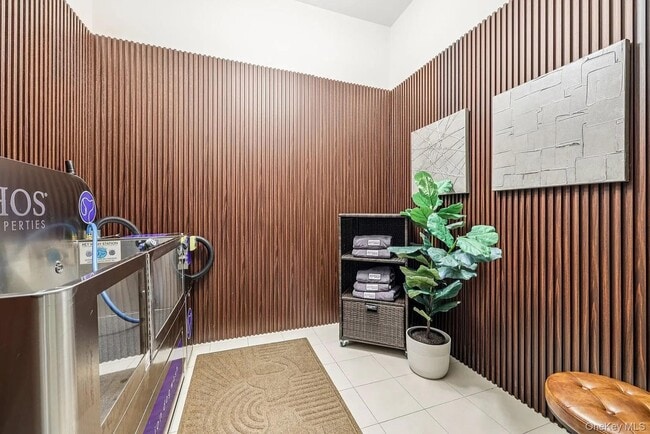 Building Photo - 201 Willett Ave