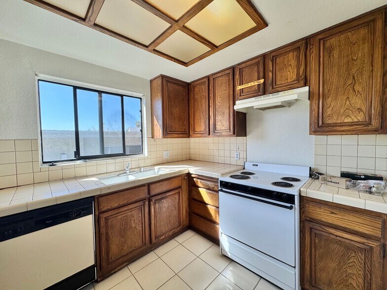 Building Photo - 1444 Centinela Ave