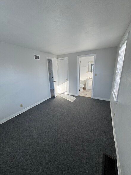 Building Photo - 142 Cayuta St