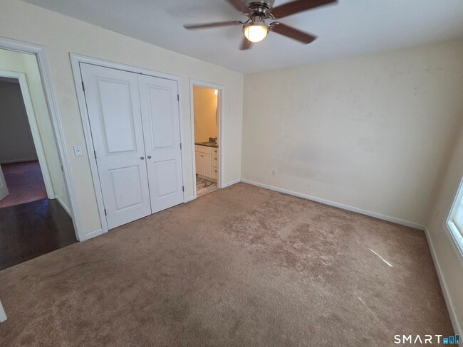 Building Photo - 10 Oak Meadows Dr
