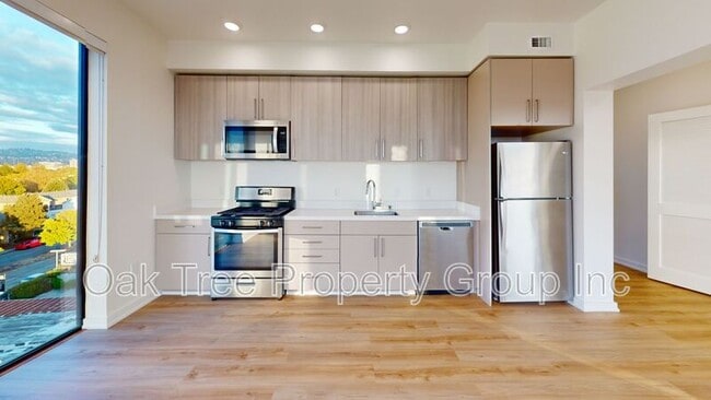 Building Photo - 532 Union St