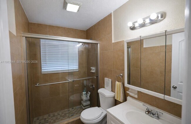 Building Photo - 19835 NE 11th Ct