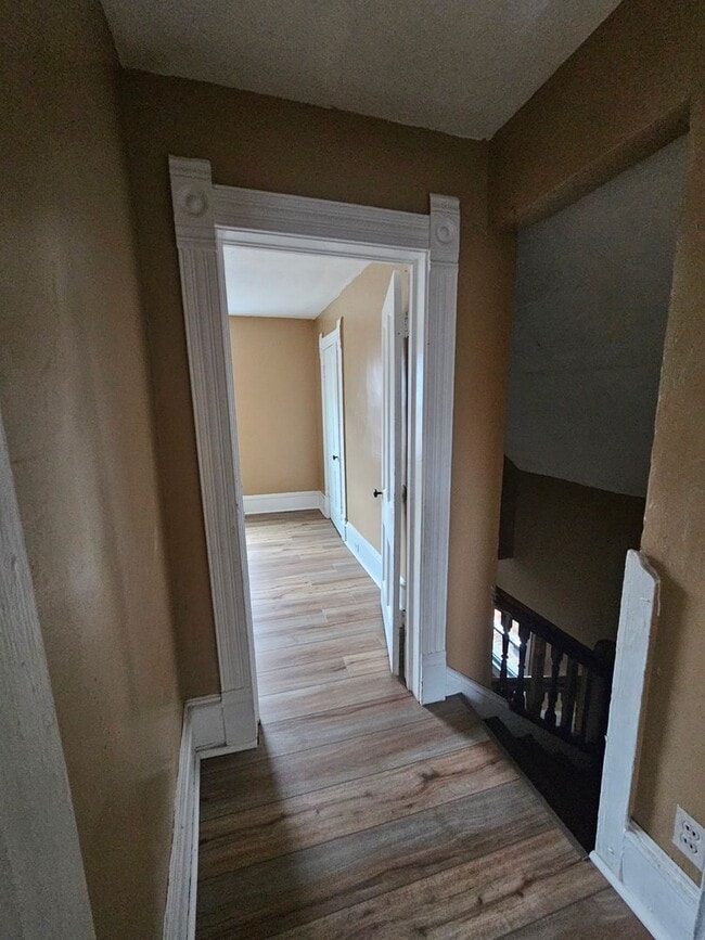 Building Photo - 3 bed 1 bath house