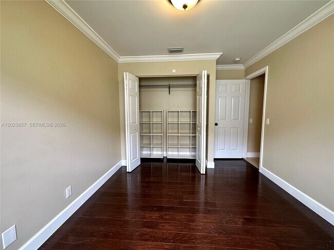 Building Photo - 953 Tanglewood Cir