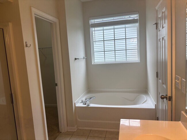 Building Photo - Spacious 5-Bedroom Home with First-Floor P...