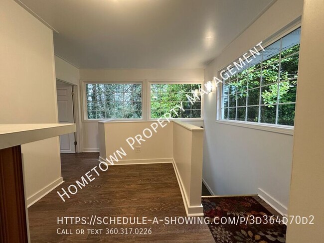 Building Photo - Remodeled 2 Bedroom Home - Available NOW!