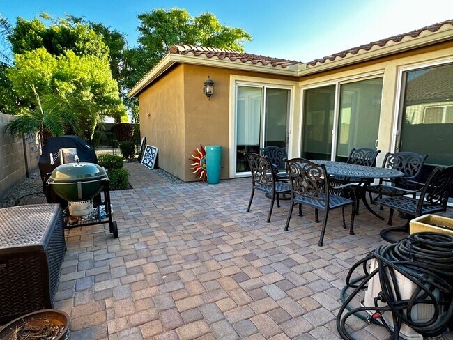 Building Photo - HIGHLY DESIRABLE AND SPACIOUS HOME FULLY EQUIPPED WITH SOLAR PANELS + LANDSCAPING INCLUDED