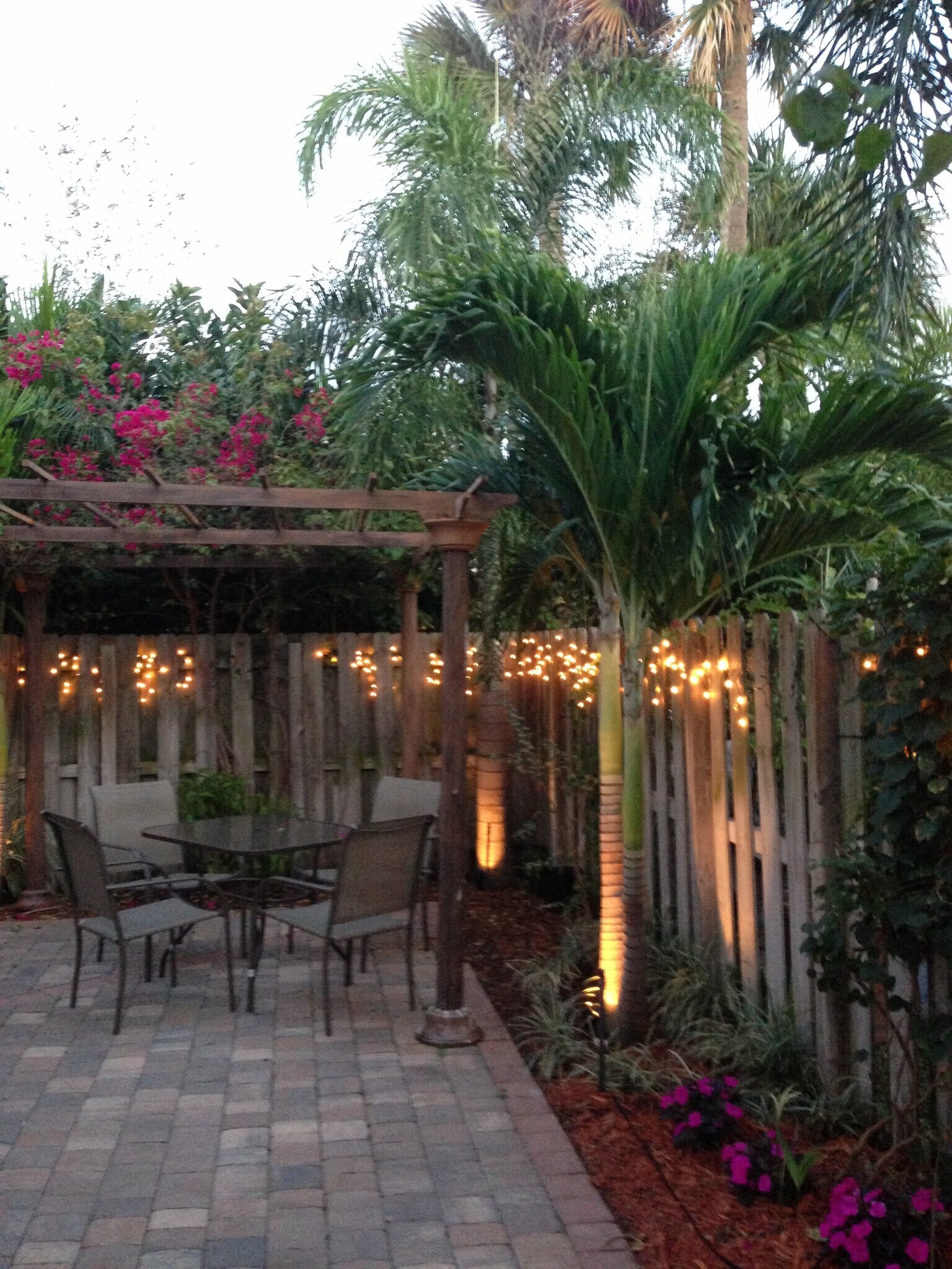 Building Photo - 1008 NE 11th St - Side Unit