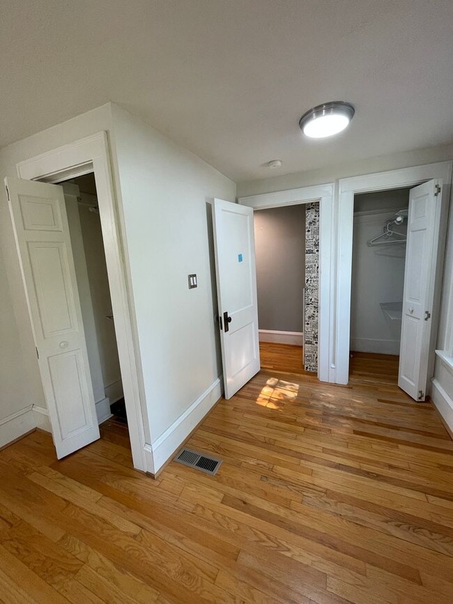 Building Photo - 1404 E Park Pl