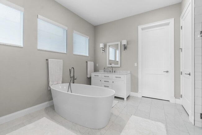 Building Photo - 12272 Waterstone Cir