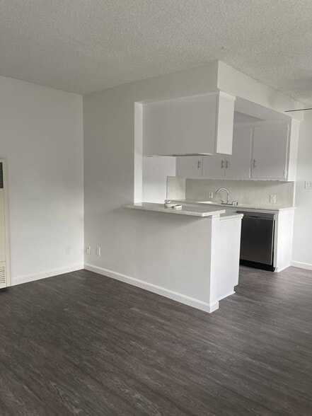 Building Photo - Downey West Garden Apartments