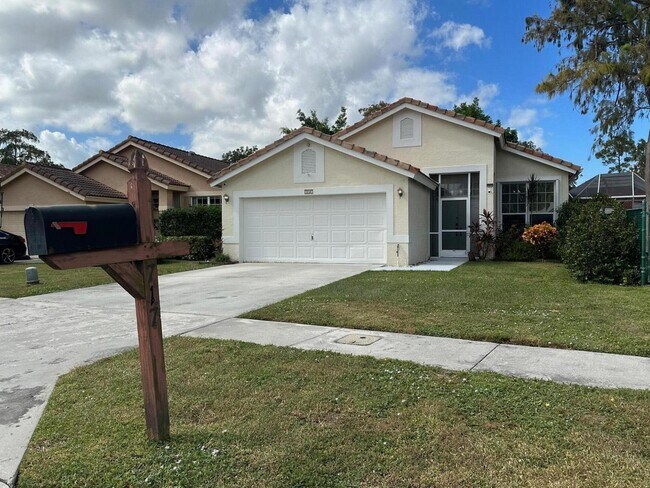 Building Photo - 717 Lake Wellington Dr