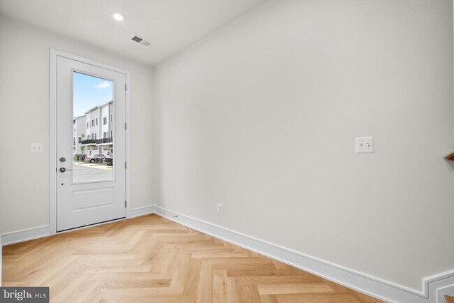 Building Photo - 42106 Picasso Sq