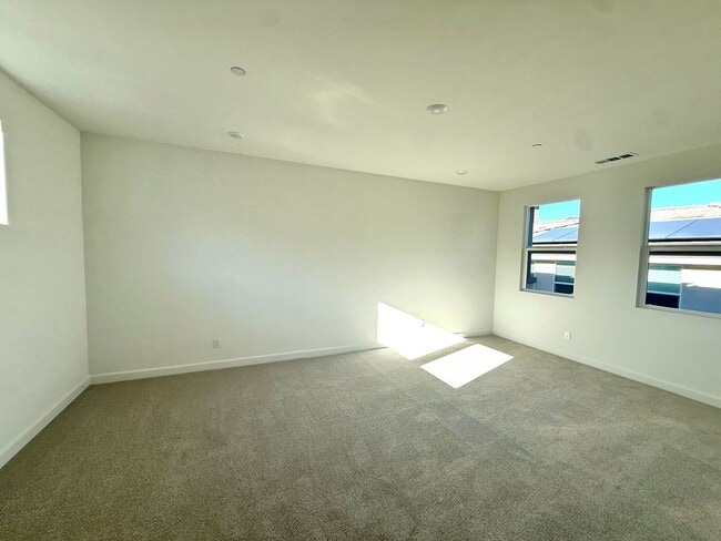 Building Photo - LIVE IN A NEW HOME!