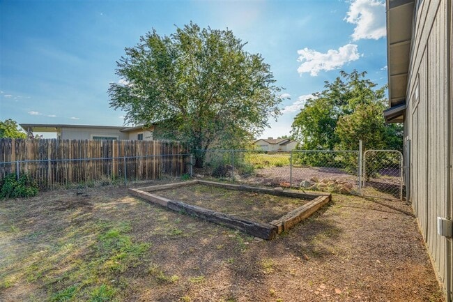 Building Photo - 3 bedroom, 2 bathroom home in Prescott Valley