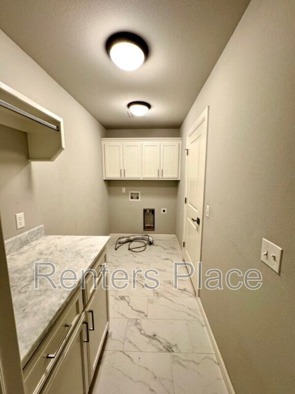 Building Photo - 816 N 89th St