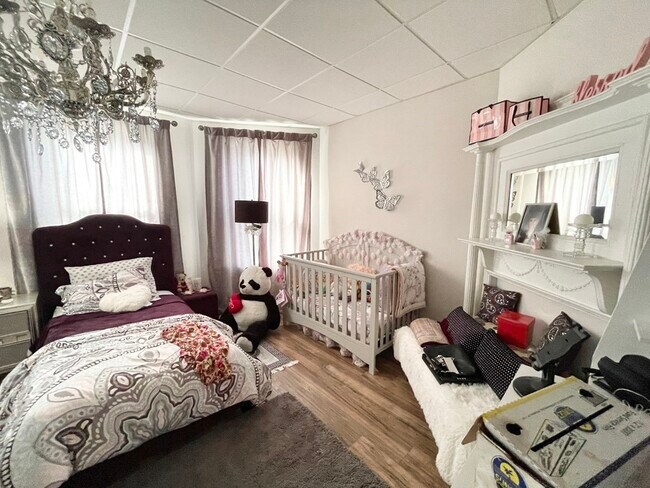 Building Photo - 26-28 Harbor View St