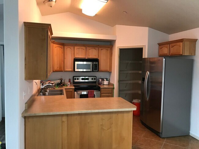Building Photo - Spacious 3BR Condo in Pleasant Grove