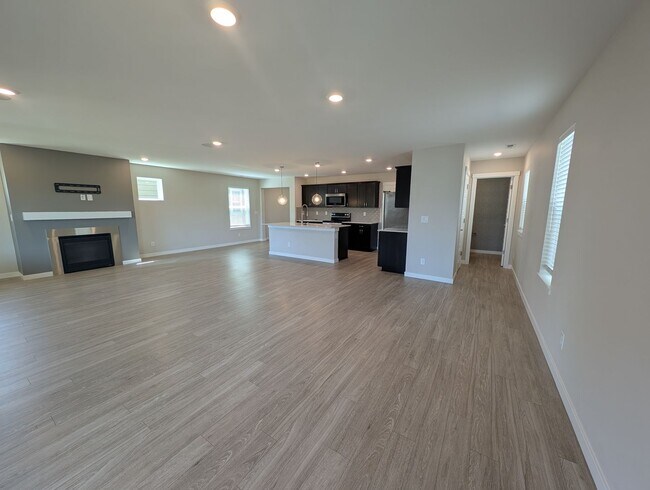 Building Photo - LIKE-NEW 4 bedroom home in Lacey!