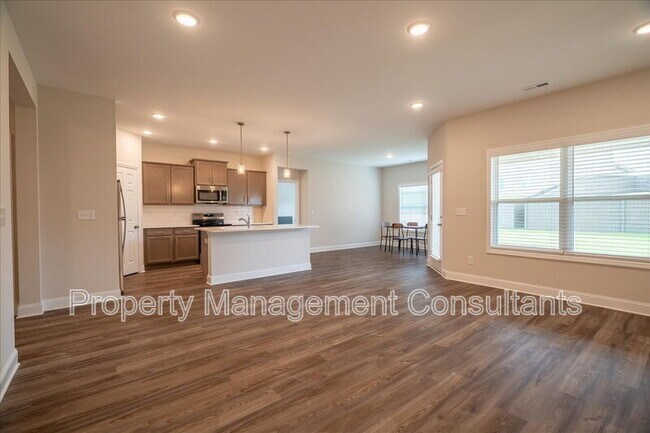 Building Photo - 330 Crk Grv Ave