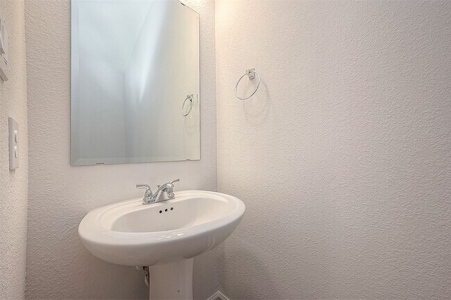 Building Photo - 29803 Breezy Pnes Lp