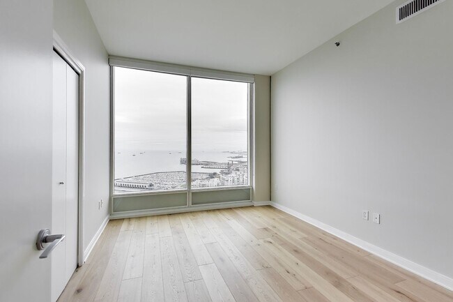 Building Photo - Luxury High-Rise Living | Stunning Bay Bridge Views from the 31st Floor